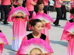 成人歌伴舞红色歌曲视频