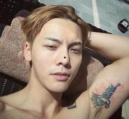 纹身男明星吃瓜视频,娱乐圈幕后真相大揭秘