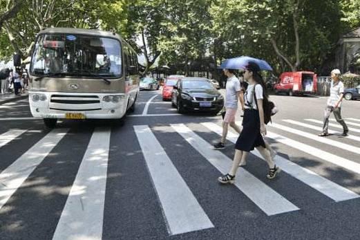 斑马线吃瓜视频,揭秘街头热辣瞬间